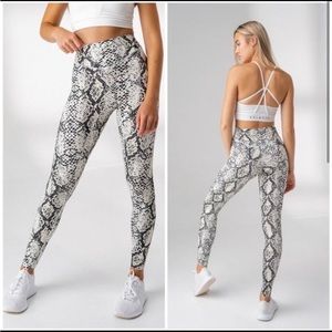 NWT Vitality (Balance) Ascend Python Leggings